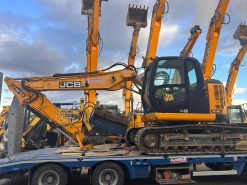 JCB JZ140 tracked excavator with 3-piece boom and dozer blade