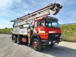 Autocarro Iveco 330 30H 6x4 cv 300 con allestimento pompa calcestruzzo Cifa Invetta
